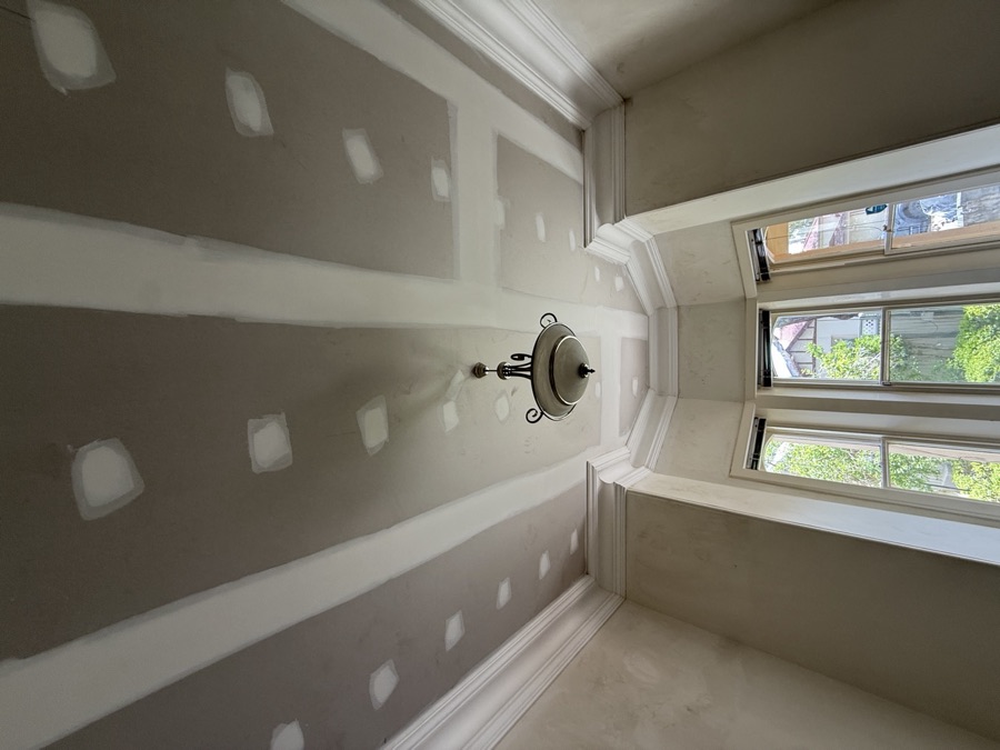Bay window cornice