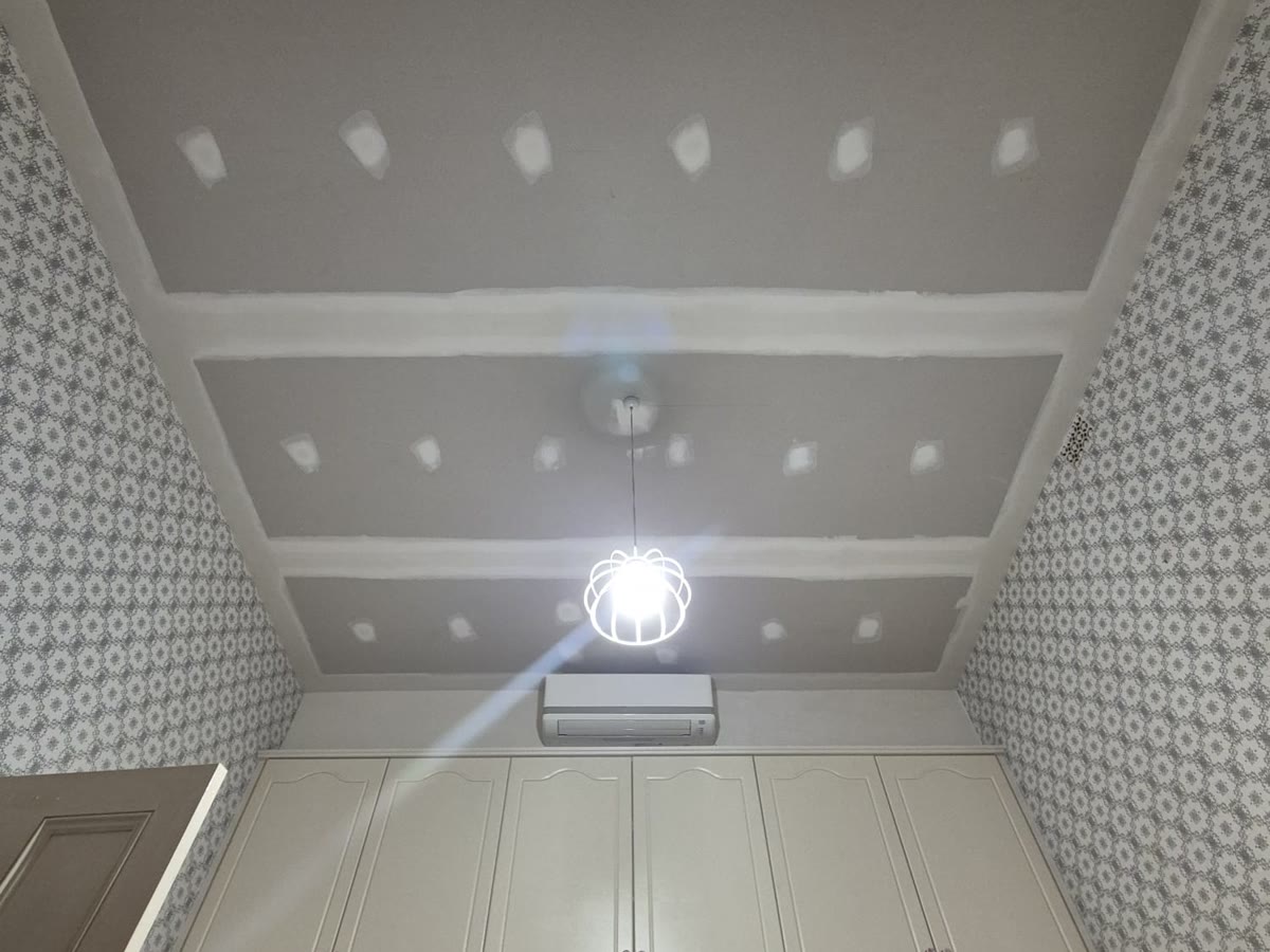 Bedroom with built-in robes, new ceiling and square set