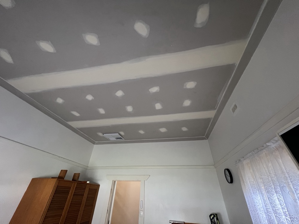 Bedroom, new ceiling and cornice