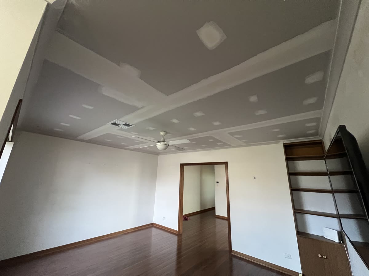 Lounge room, new ceiling and cornice